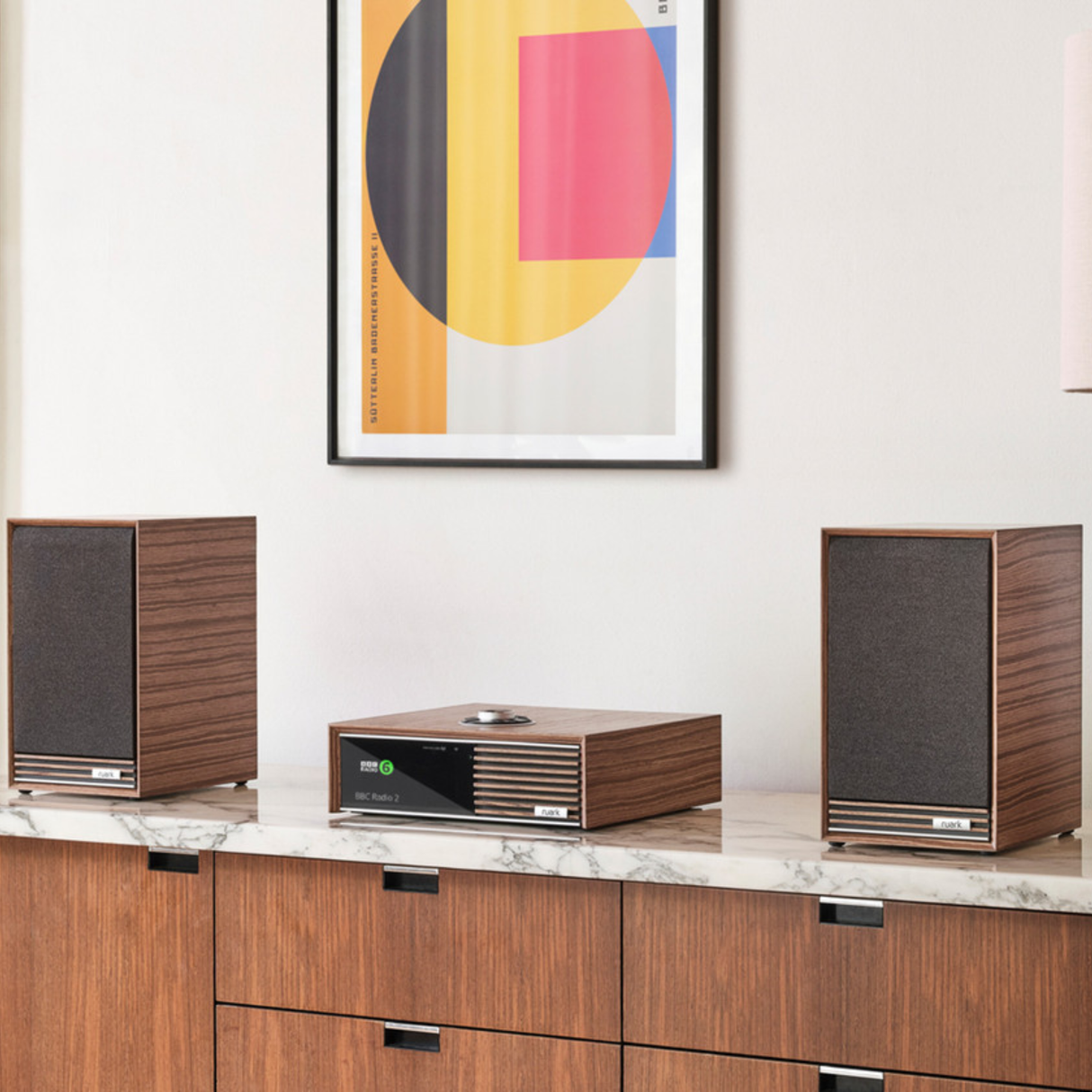 Ruark Audio R610 Streaming Music System & Ruark Audio Sabre-R Bookshelf Speakers (Fused Walnut) (Bundle)