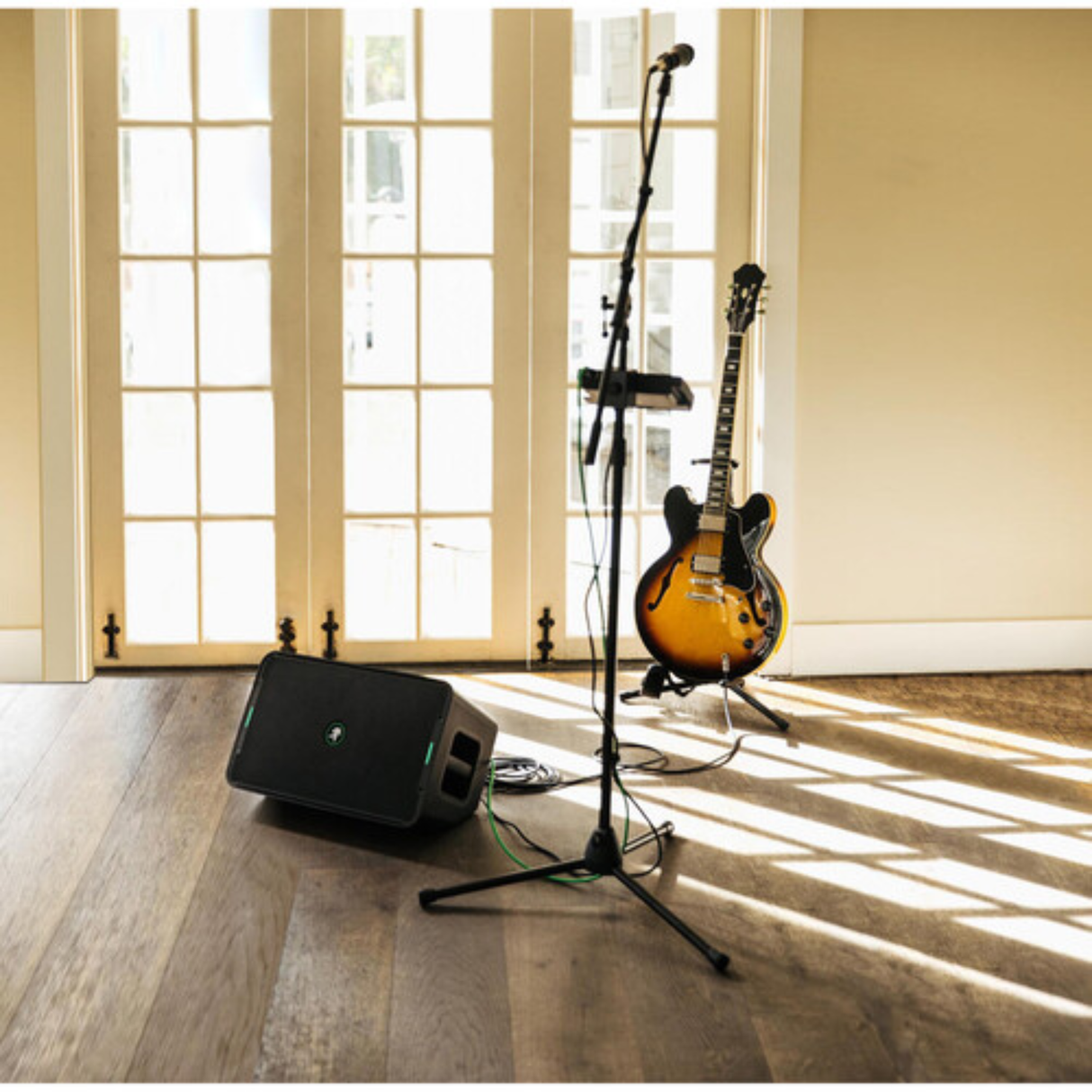 Mackie ShowBox - All-in-One Battery-Powered 8 Inches Speaker with Mixer Control (400 Watts)