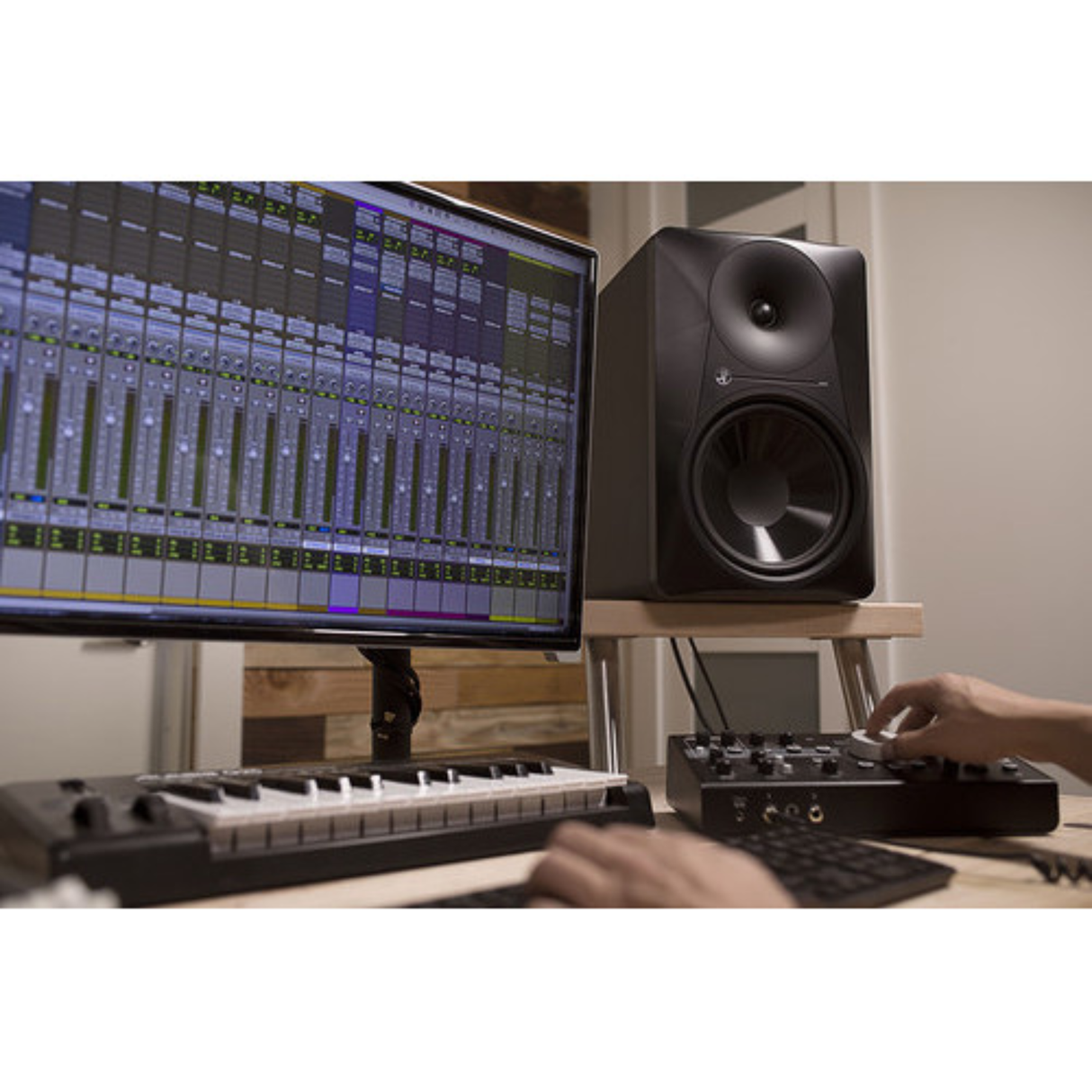 Mackie MR624 - 6.5 Inches 2-Way Powered Studio Monitor Speaker (Each) (Black)