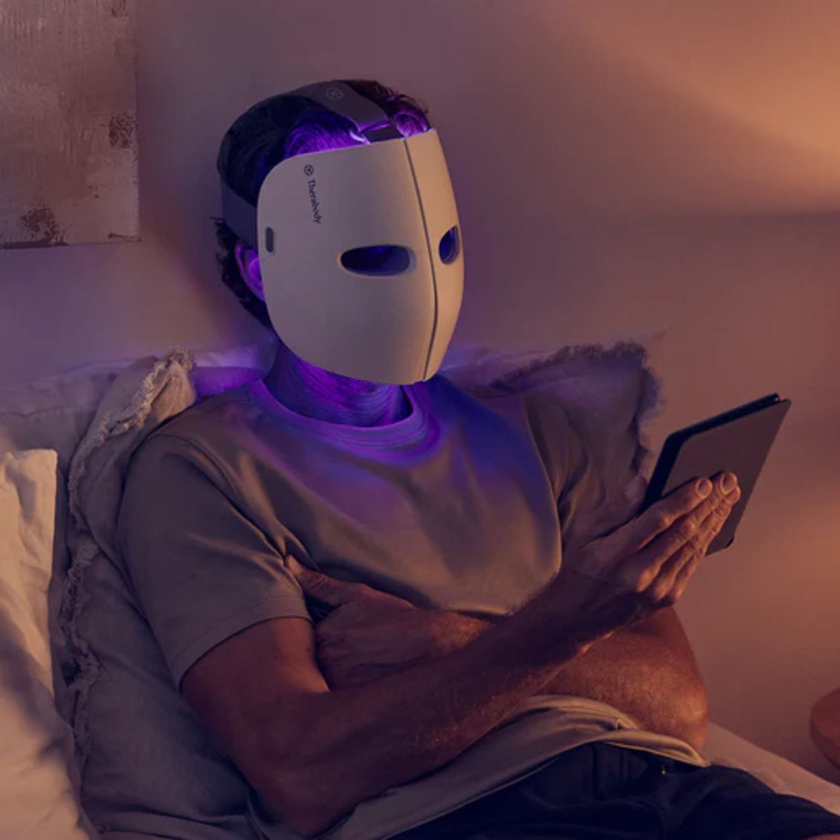 Therabody TheraFace Mask Glo - LED Light Therapy Skincare Face Mask with Vibrating Massage - Blue & Red Light Therapy and Facial Massager for Wrinkles, Skin Tightening & Dark Spots