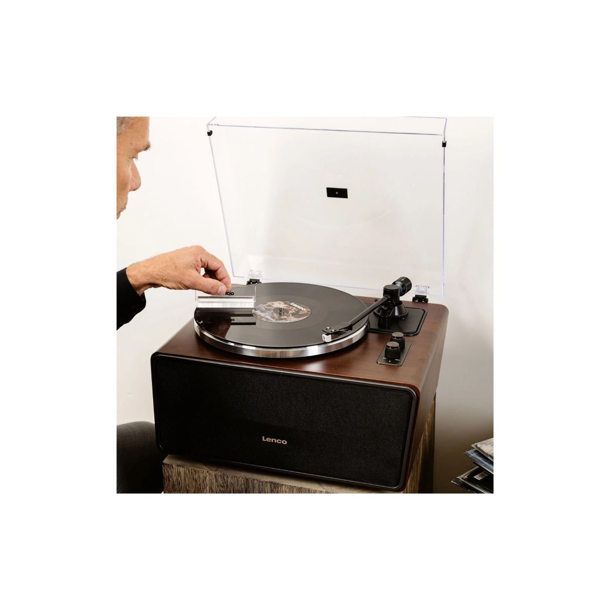 Lenco LS-470WA - Record Player with built-in speakers and Bluetooth (Walnut)